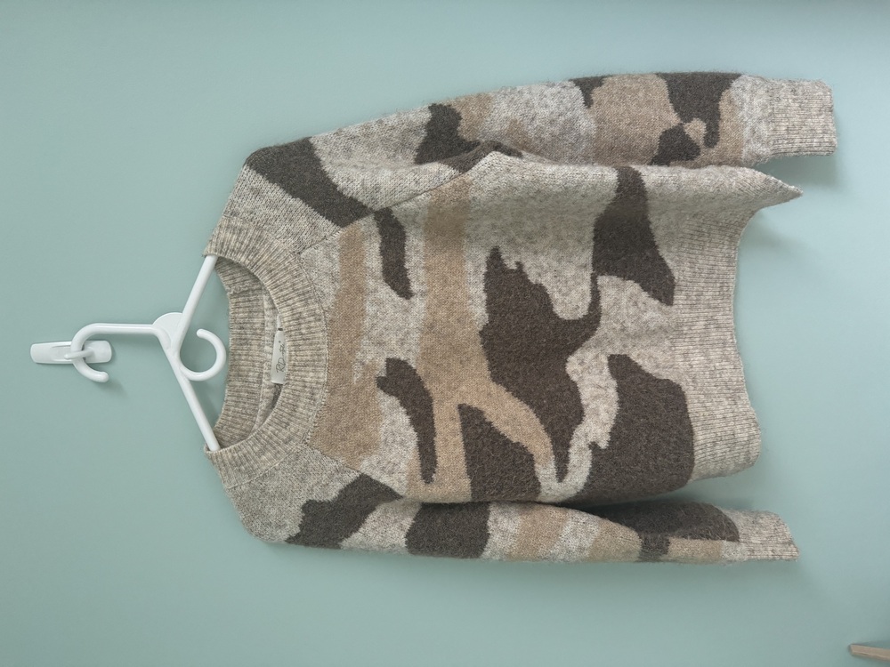 RD Style Evereve Crewneck Camo Sweater Size M